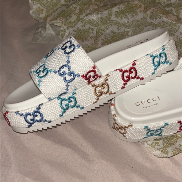 Gucci Women's GG White and Multicolor Slide Sandals - Picture 3 of 6